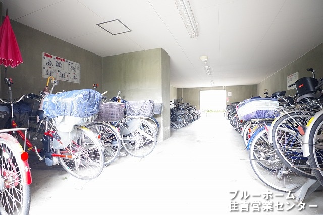 屋内駐輪場がございます！