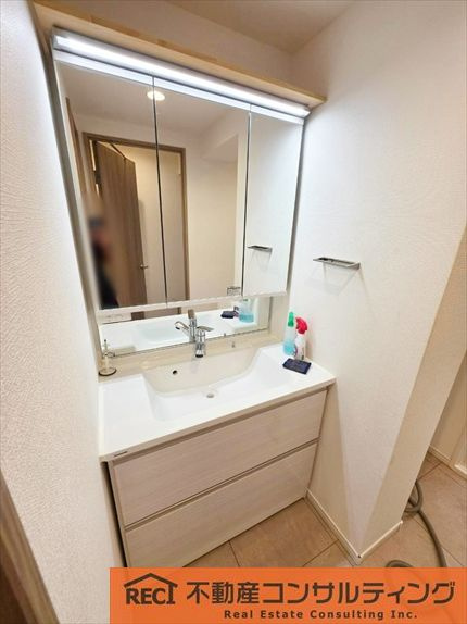 角部屋で窓が多く通風良好です！