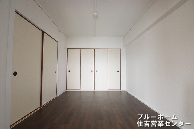 約6帖の洋室です！大きな収納がございます！