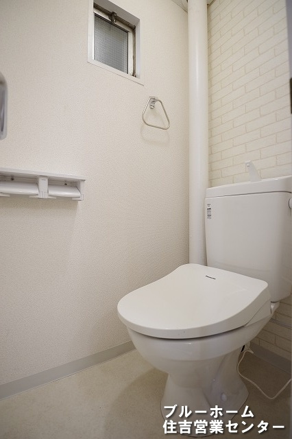 窓付きのトイレです！