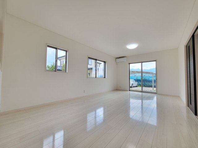 大変綺麗なリビング　眺望も良好です。