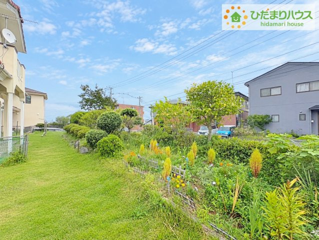 お庭が広く、家庭菜園やガーデニングなども楽しめます♪