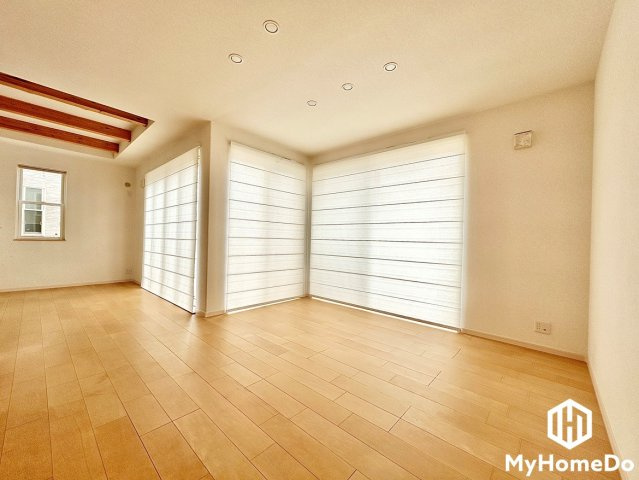 明るい光の差し込むLDKはゆったりとした家族団欒の場に。