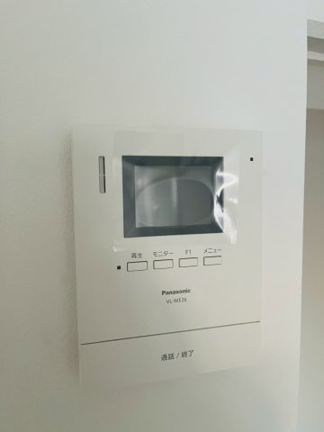 来客時に姿を確認できるモニタ付きのインターホンです。