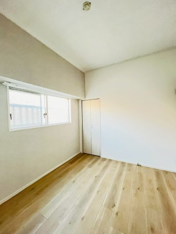 洋室（約6.0帖）：中央の洋室です。