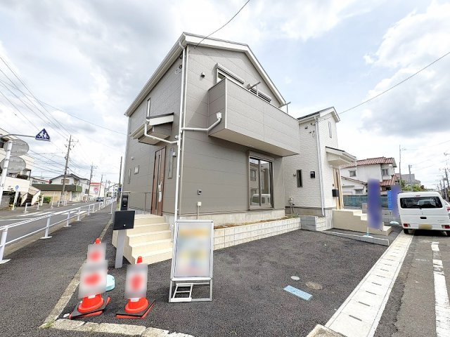 第一種低層住居専用地域につき住環境の良さが魅力の住まいです。