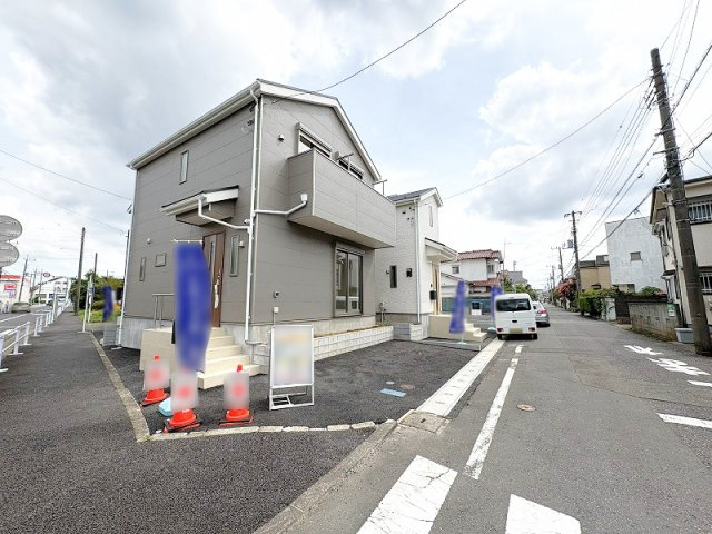 小中学校が徒歩10分以内に揃っています。分譲地から徒歩1分の距離に公園もあり子育て環境良好です。