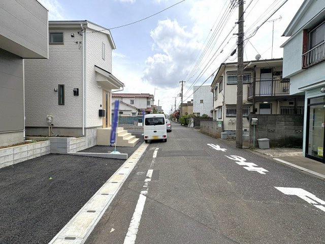 スーパーまで徒歩5分。お買い物もラクラク行ける距離です。