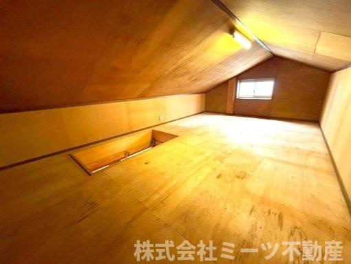 屋根裏収納ございます♪