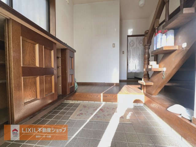 玄関にはシューズボックスもございます。玄関周りスッキリ片付きます。