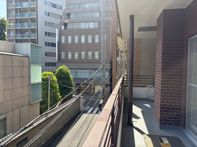■南西向きならではの明るい眺望が魅力。時間帯によって変わる光の表情を楽しめます。