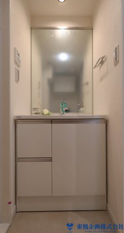 収納付きの独立洗面台