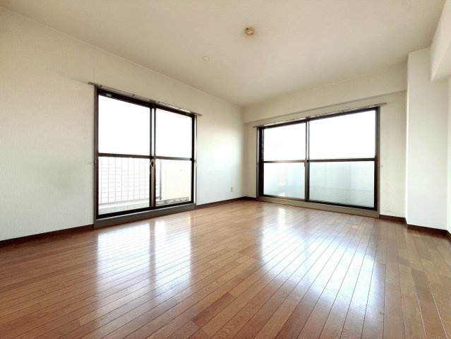 2面から光が入るお部屋