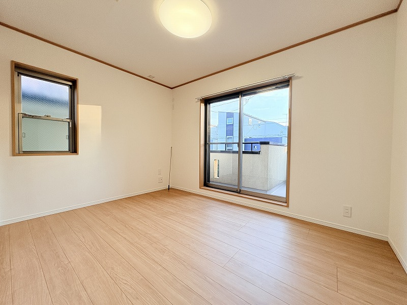 2階6.0帖/全居室に収納スペースが備わりお部屋を広々お使いいただけます。