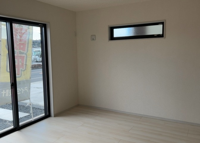 L型アイランドタイプは、キッチンからダイニングにもリビングにも目が行き届くので、とても使いやすい配置です。L字型独立タイプは、キッチンを独立させてるためLDKというよりもLDといった様なイメージです。