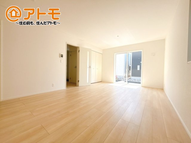 家族団らんのイメージは、リビングを思い浮かべませんか？リビングこそ広々とした空間が良いですね♪