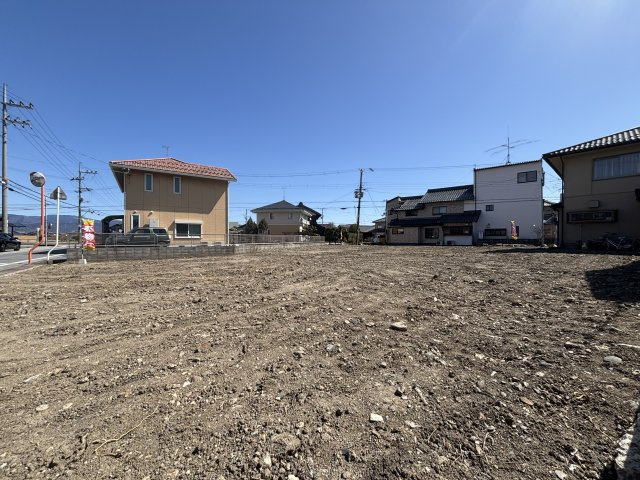 広さがもたらす贅沢感。ゆとりある敷地です。