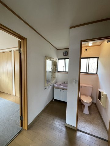 洗面・トイレを2階に完備、慌ただしい朝を快適にする、スマートな動線