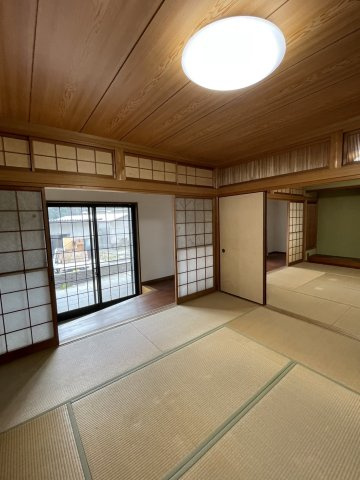 趣深い和の連なり。襖を開ければ開放的な大空間として活用可能