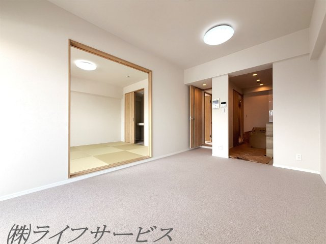 ＬＤＫ11.6帖/東南向きのバルコニーに面した陽当り良好のリビングルーム！リフォーム済につきすぐのご入居が可能！