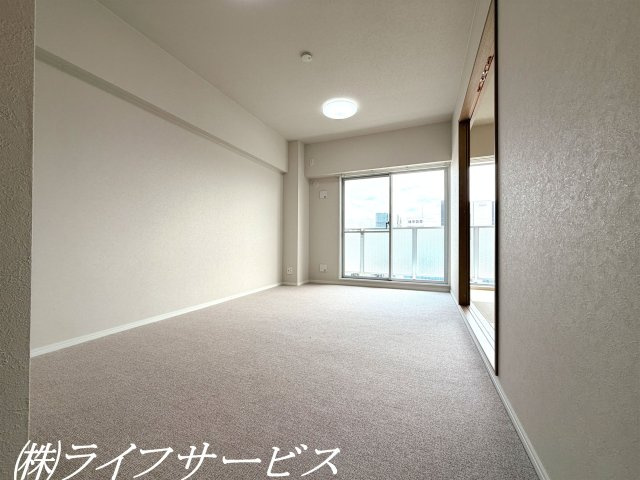ＬＤＫ11.6帖/東南向きのバルコニーに面した陽当り良好のリビングルーム！リフォーム済につきすぐのご入居が可能！