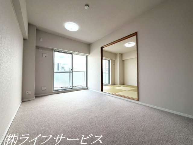 ＬＤＫ11.6帖/東南向きのバルコニーに面した陽当り良好のリビングルーム！リフォーム済につきすぐのご入居が可能！