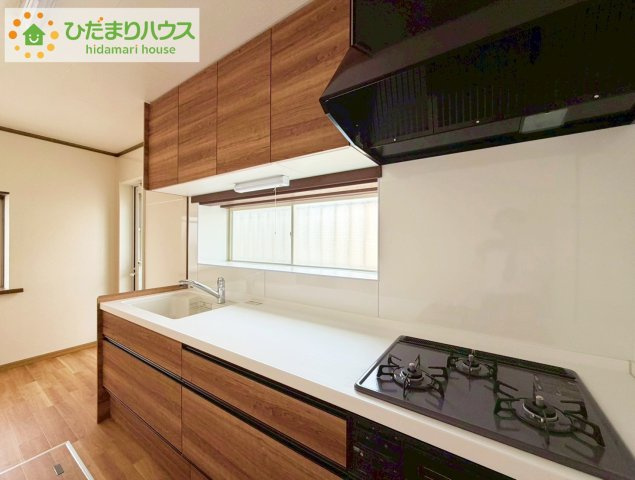 3口コンロと収納豊富なキッチンで、ママの毎日のお料理もはかどります☆