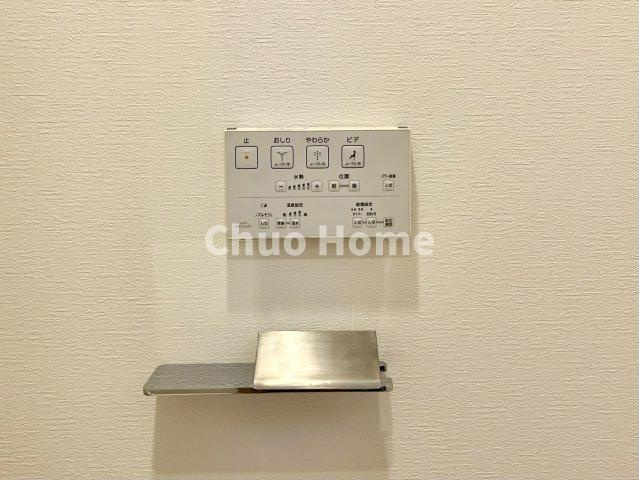 【ウォシュレット】清潔に使いたいお手洗いには最適な設備です。もちろんウォームレットも標準装備です。