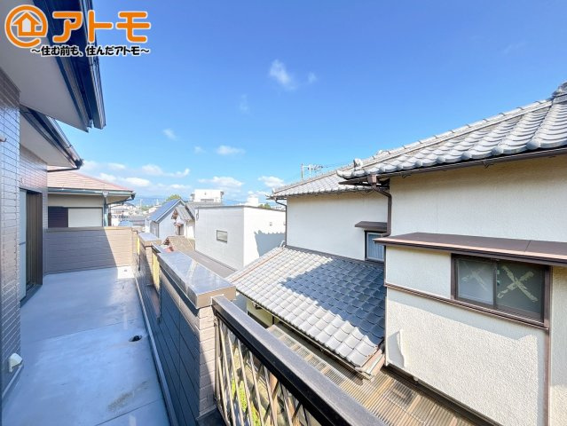 やっぱり助かる広々バルコニー♪お布団や洗濯物を干せるのはもちろん、広々としたバルコニーで少しでも家事を楽ちんに！