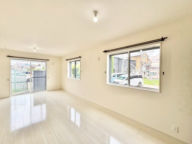 洋室12.6帖・収納の確保された住空間で、生活感を抑えてすっきりとした印象に