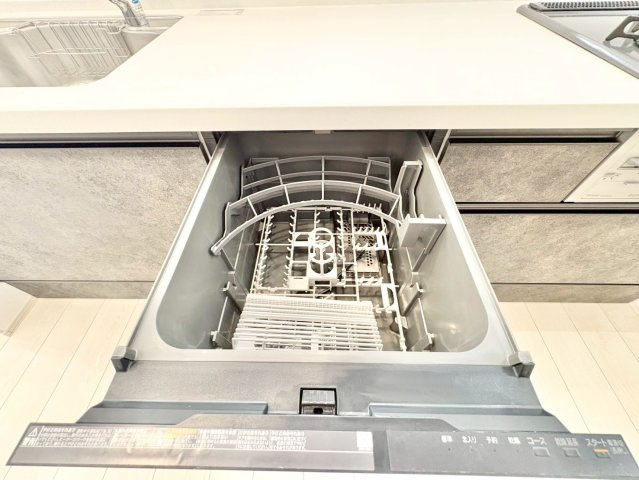後片付けの時間をぐっと短縮できる食洗機つき。