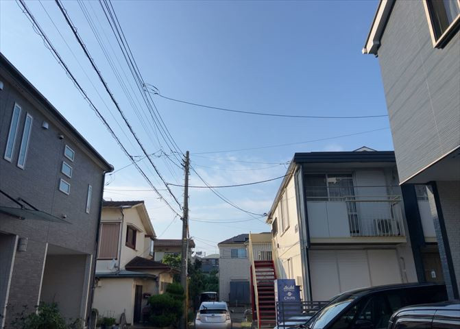 桜や紅葉の名所に出かける人は多いと思いますが、家にいながら季節の移ろいを感じる生活を送りませんか？リビングや窓から見える景色が生活を彩るワンポイントに！現地から見える景色を堪能してみては如何でしょう。