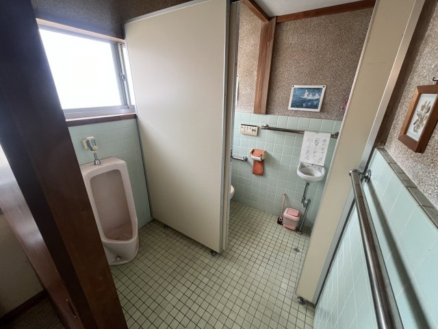 小便器と洋式トイレあり
