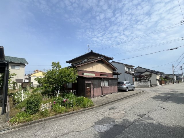 庭に駐車スペース拡張可能