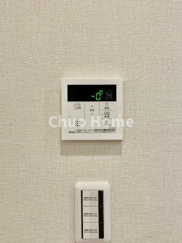 【給湯リモコン】外での一日を忘れさせてくれるオートバス機能でお好みの湯量・温度に調整された浴槽。