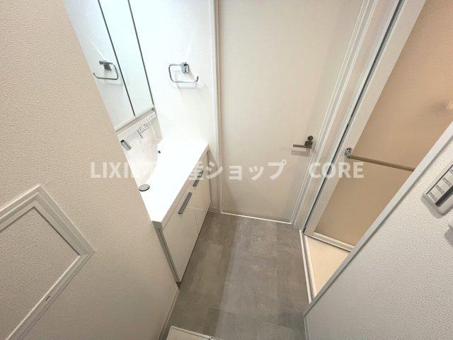 洗面化粧台新規交換済み！収納もあり、スッキリと見映えの良い空間に拵えました。