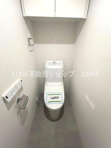 トイレはウォシュレット標準の節水トイレで、デザイン性・清掃性に優れたトイレを採用