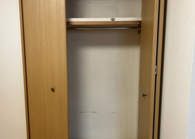 デザイン性を重視しすぎて収納が少なかった！なんてことにならないため、事前に現地で収納の数を確認しておくことをお勧めします。クローゼット以外にも床下収納や屋根裏収納、パントリーなどもチェックしましょう。