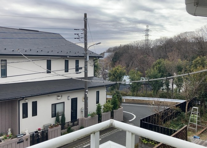 眺望を気にして物件を探す場合、前面に建物が建っていないか現地で確認しましょう！前面に建物があると景色はもちろん、日当たりや風通しにも影響が出てきます。住んだ時のことを想像しながら現地見学をしましょう。