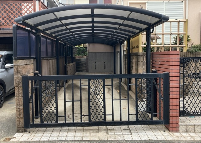 駐車場と明記されていても、最小スペースでつくられた駐車場だと大型車は駐車できなかったり、出入りしにくくなったりする可能性があります。お車のサイズと購入したい物件の駐車場のサイズを現地で確認しましょう。