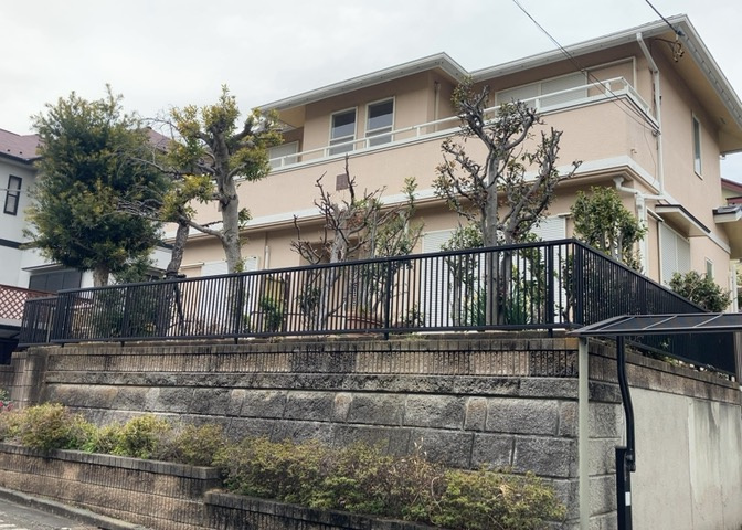 お持ちの車種によっては前面道路が広い方が便利でしょう。しかし、前面道路が広ければその分交通量が多くなるため、騒音などが気になる場合があります。実際に現地を見学し、周辺交通量や騒音などを確認しましょう！