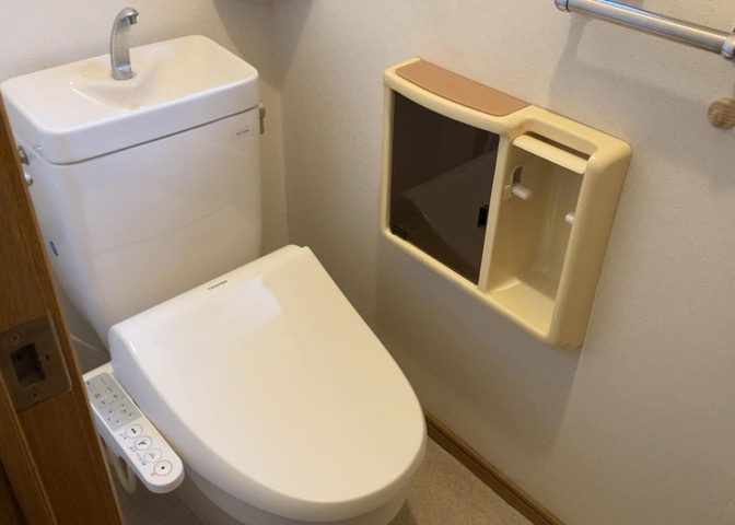 トイレは大きさや形、機能、抗菌性などが異なる多種多彩なタイプが各メーカーから出ています。それぞれに良さがあるため、事前にどういったタイプのトイレがいいのかをご家庭内で決めて、内見に行くといいでしょう。