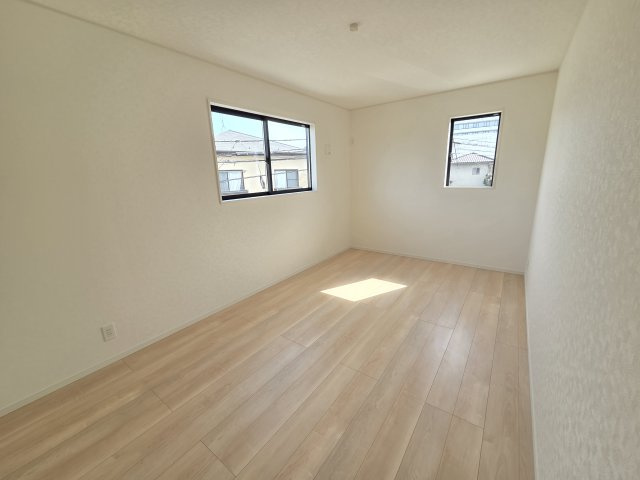 現地写真　全居室収納付きなのでお部屋が片付きますね！