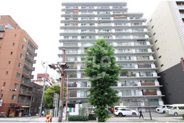 マンハイム難波　日吉小学校の外観