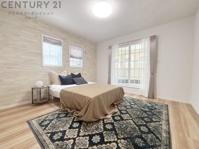 リラックスできるプライベート空間で、快適な睡眠をサポート。個人の好みに合わせたインテリアや寝具で心地良さを追求。プライベートな時間を過ごし、リフレッシュする場所におすすめです。