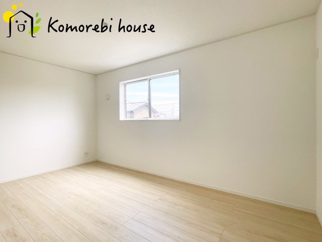 落ち着いた色調の寝室です