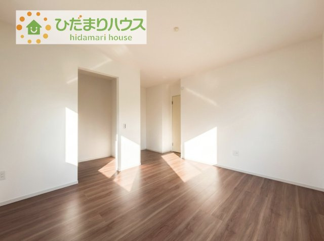 大きなベッドを置いても余裕の広さの主寝室♪
