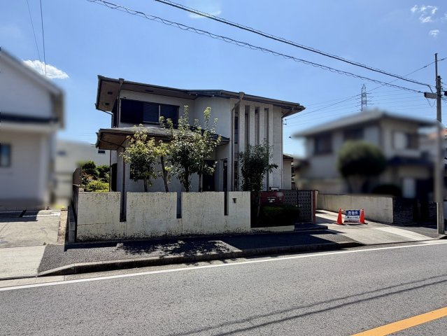 前面道路含む外観写真