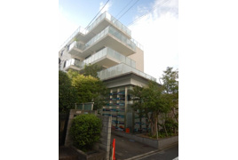 ロイヤルシーズン新宿柏木の外観