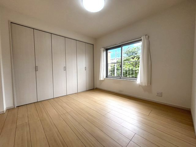エアコン取付可能な北側の洋室です。